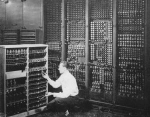 ENIAC の故障真空管の交換
